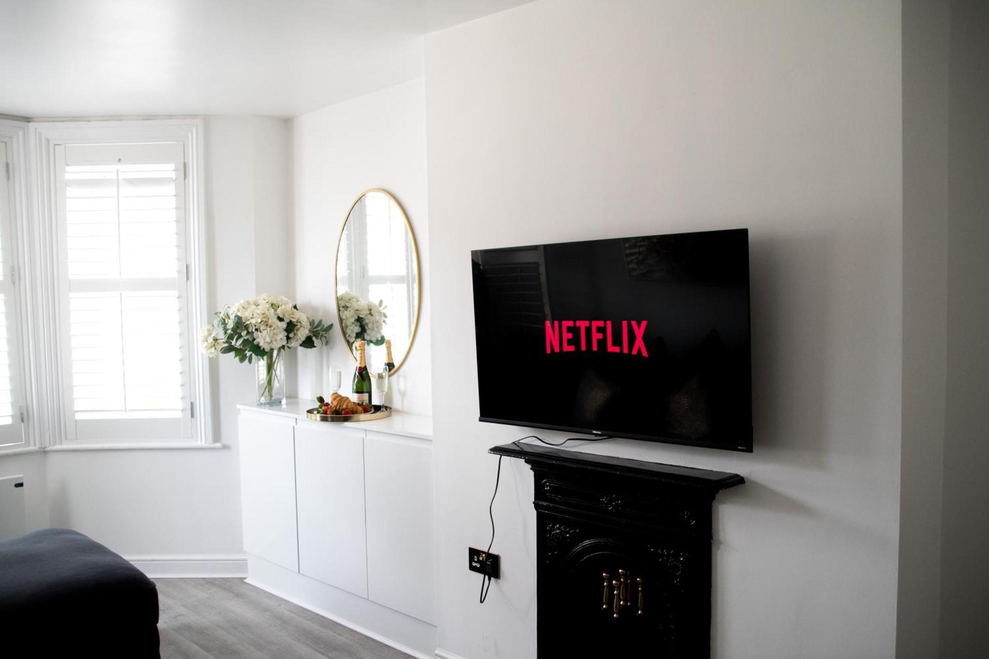 Modern Town Centre Flat - Free Shared Parking, King Size Bed, 5 Minutes Walk To Beach Bournemouth Exterior photo
